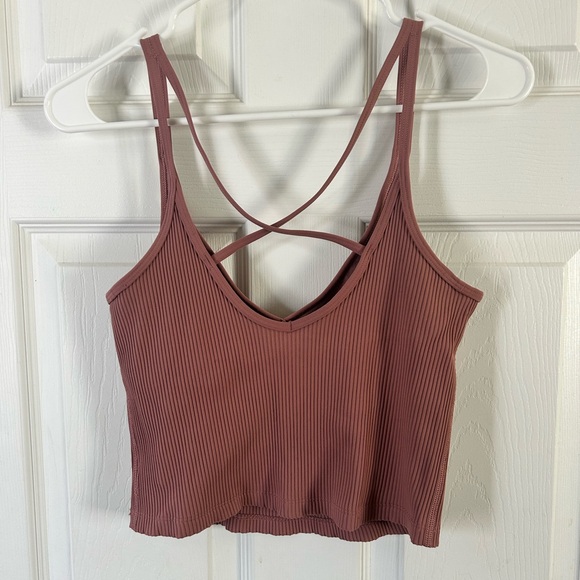 Vuori Women’s Mauve Ribbed Crop Tank size Small - Picture 2 of 8